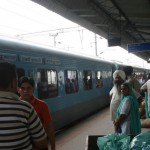 Amritsar로 가는 도중에 잠시 기차 플랫폼에서..